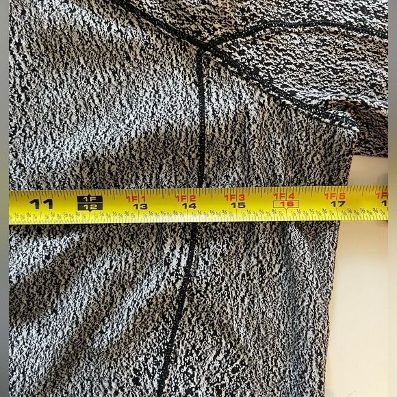 Lululemon athletica Rush Hour 1/2 Zip Running Jacket Size 4 - Picture 9 of 10